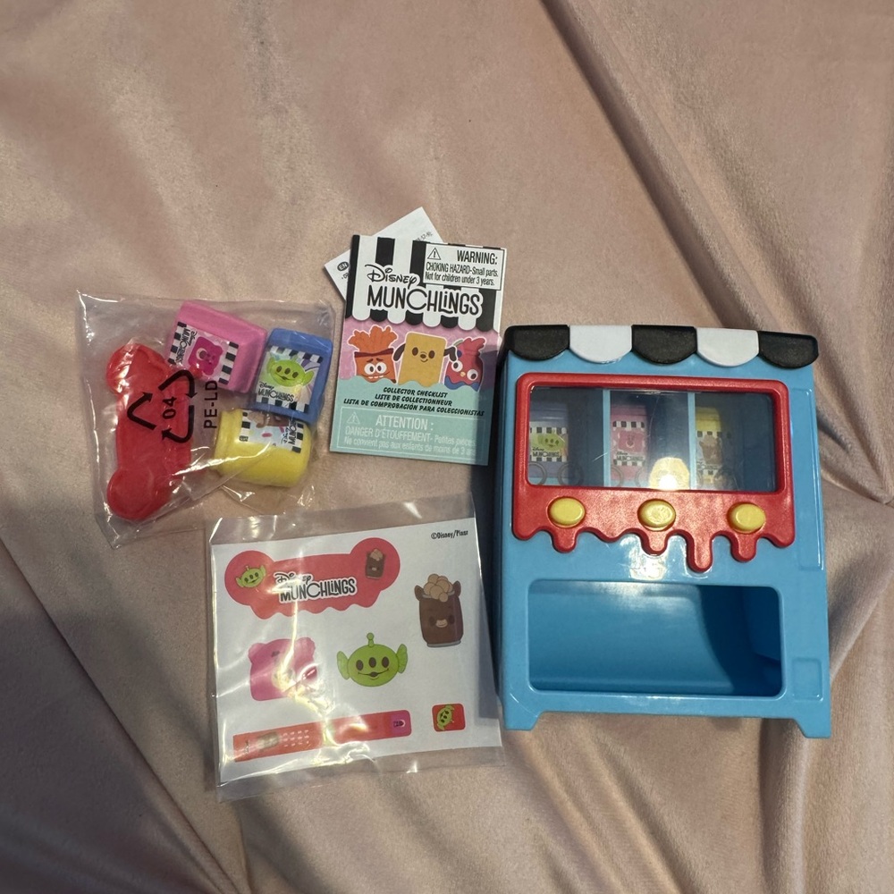 Toy Story Disney Munchlings Micro Munch Vending Machine toy set